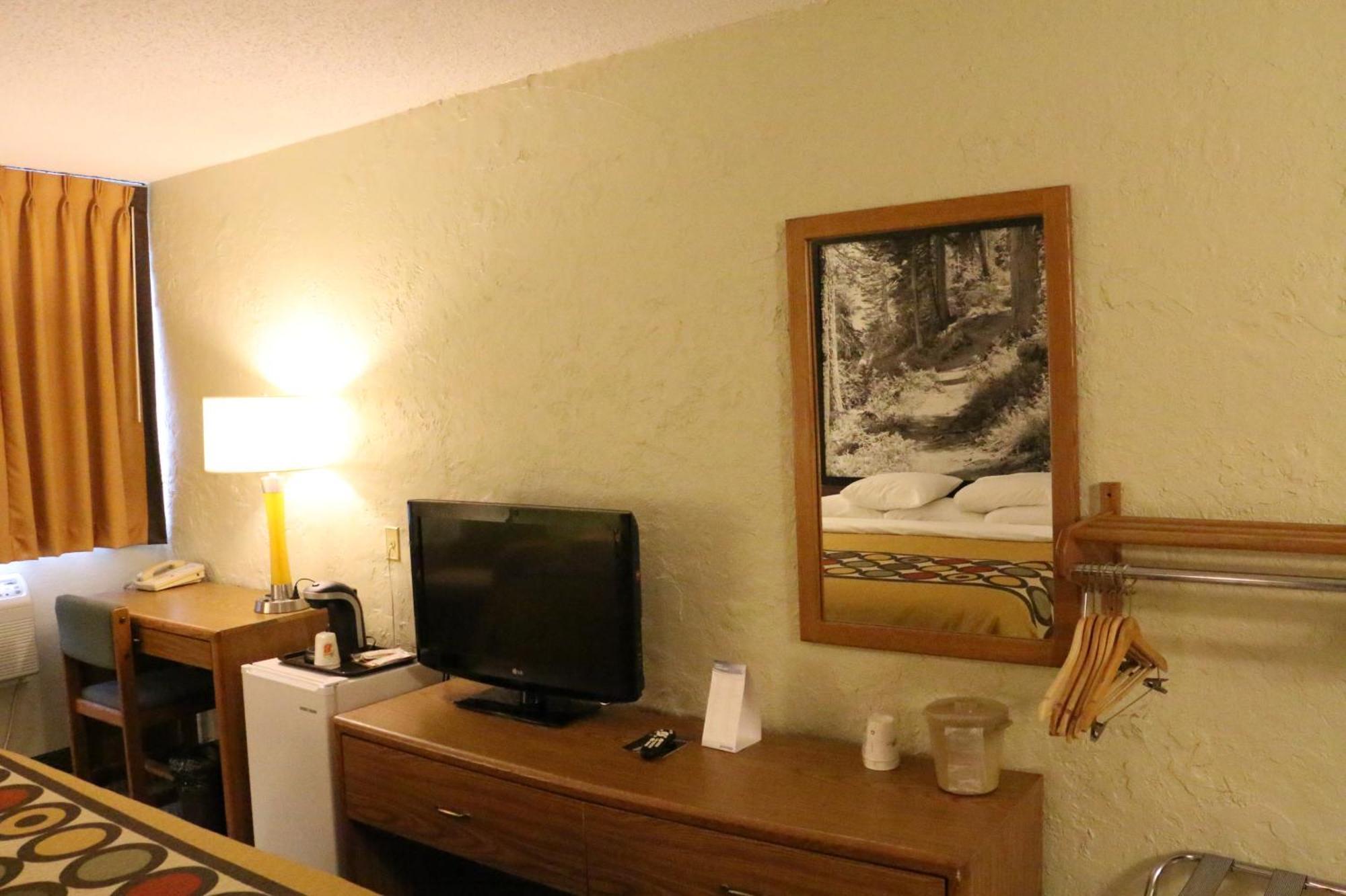 Super 8 By Wyndham Windsor/Madison North Hotel Ruang foto