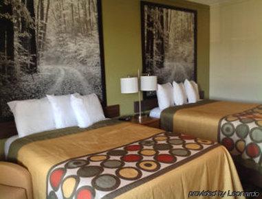 Super 8 By Wyndham Windsor/Madison North Hotel Bagian luar foto